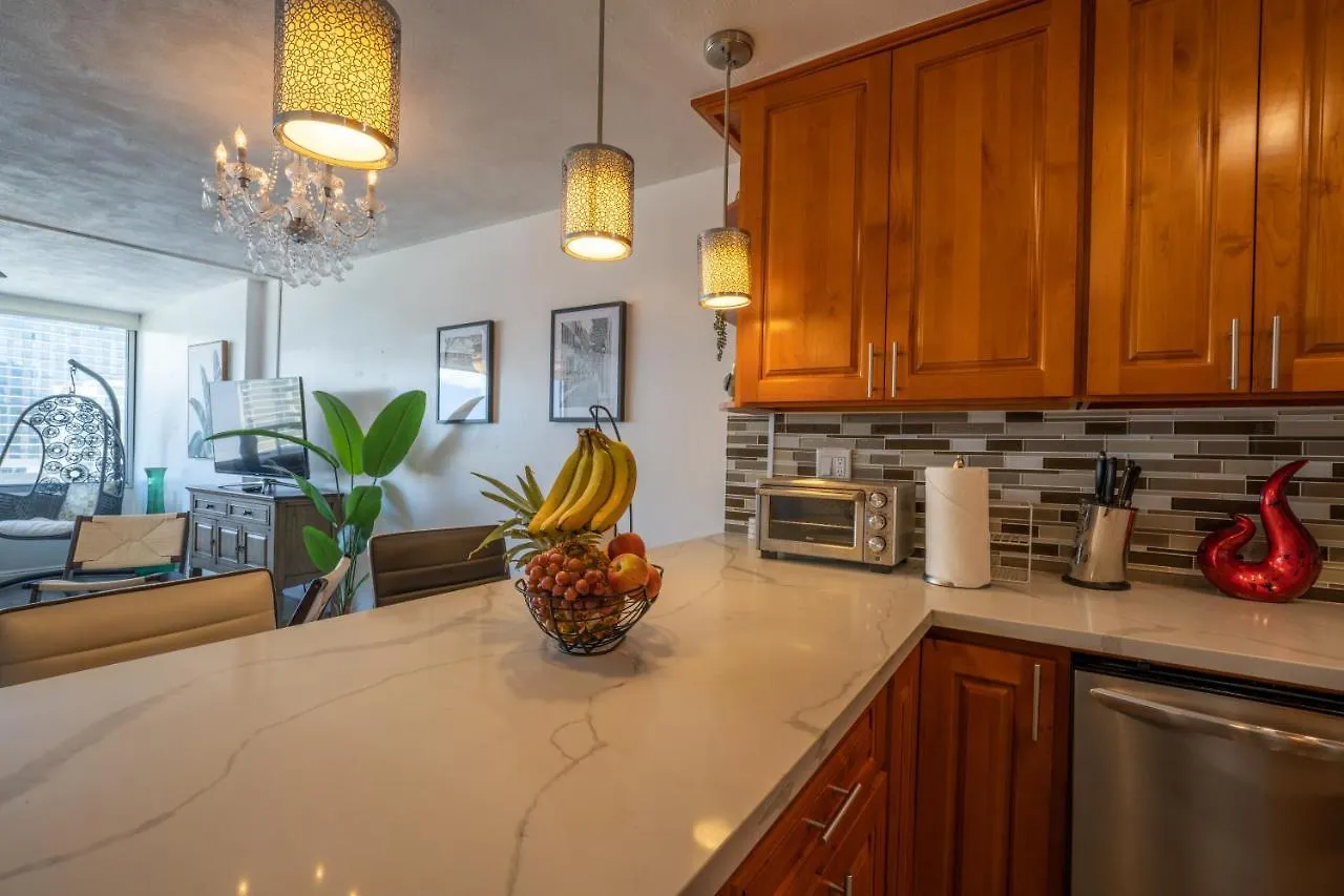 @ Marbella Lane - Vibrant And Refreshing Studio Honolulu Apartment